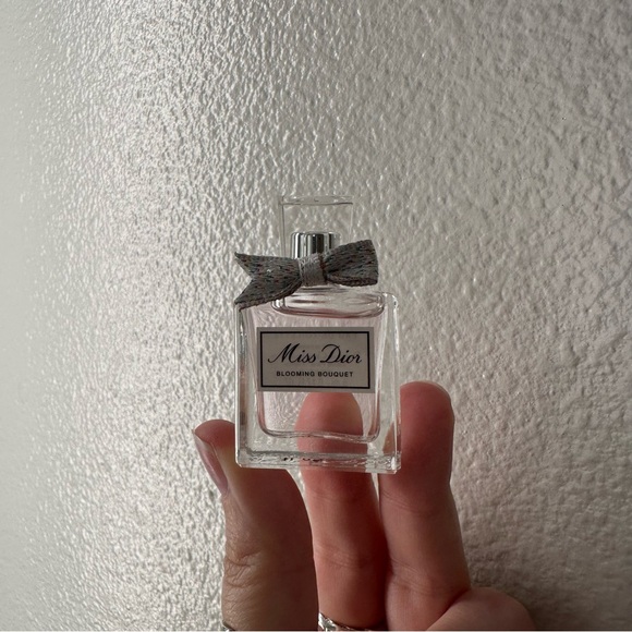 NEW Miss Dior Blooming Bouquet Mini Perfume - Picture 2 of 2